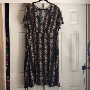 Floral plus size midi dress